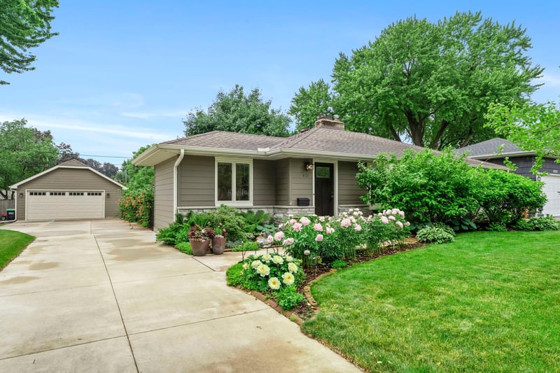 4705 Valley View Rd, Edina, MN 55424