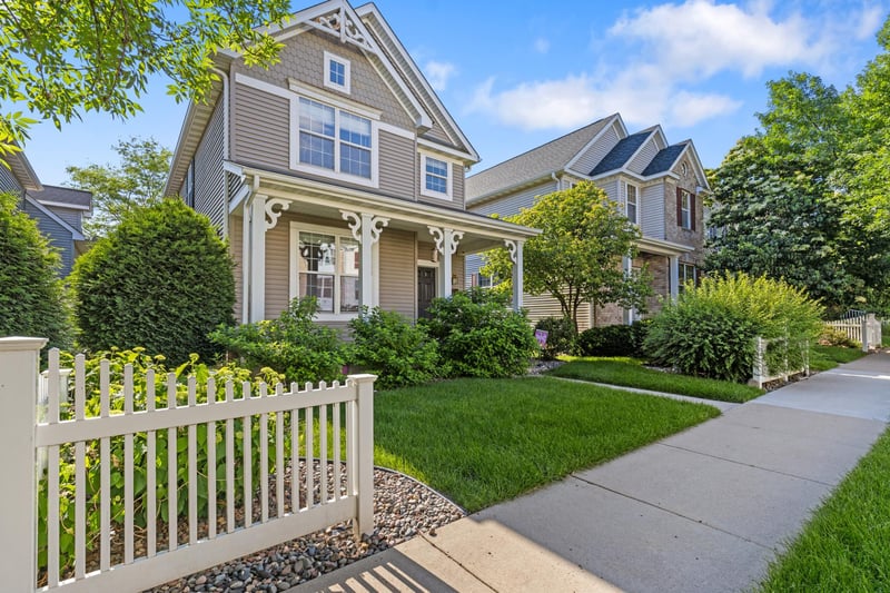 15734 Porchlight Ln, Eden Prairie, MN 55347