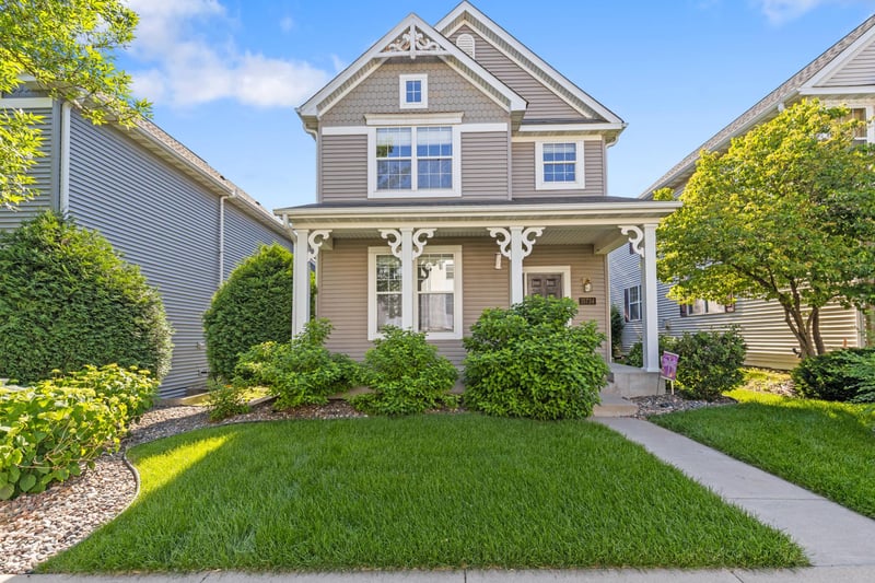 15734 Porchlight Ln, Eden Prairie, MN 55347