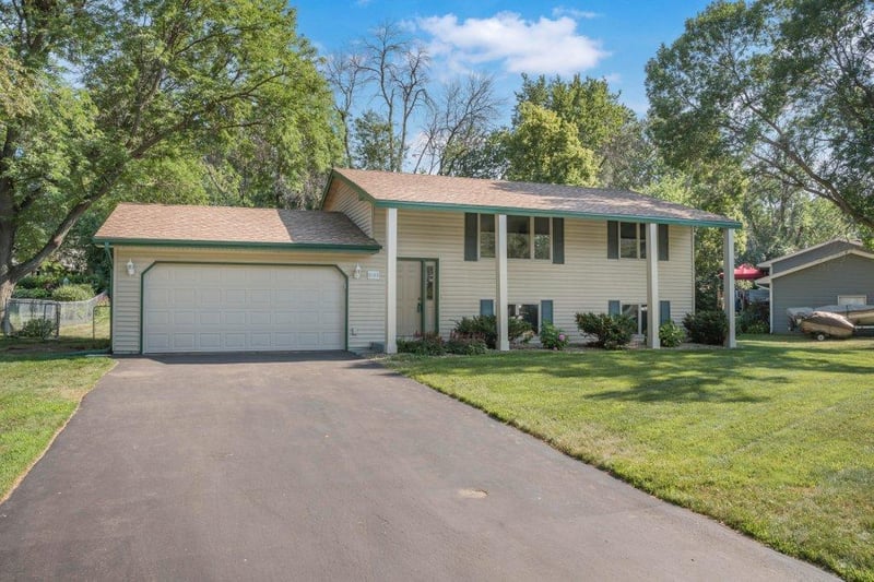 9109 Erickson Ct N, Brooklyn Park, MN 55428