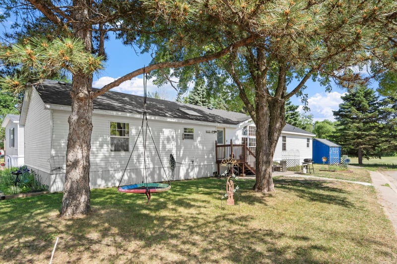 93 Riverside Ter, Watertown, MN 55388