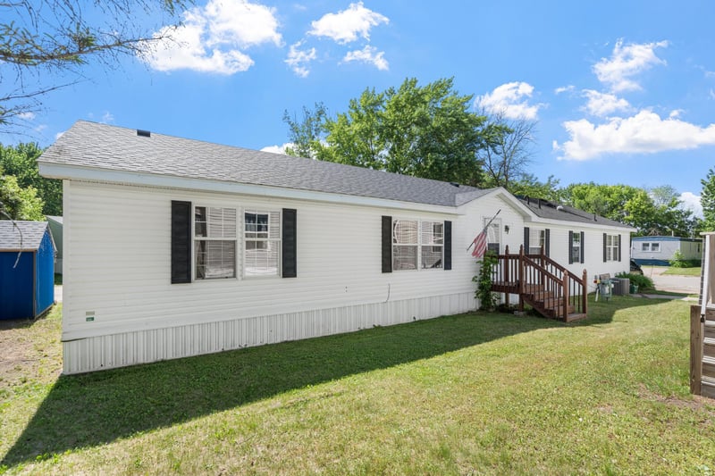 93 Riverside Ter, Watertown, MN 55388