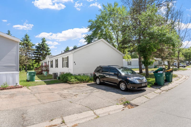 93 Riverside Ter, Watertown, MN 55388