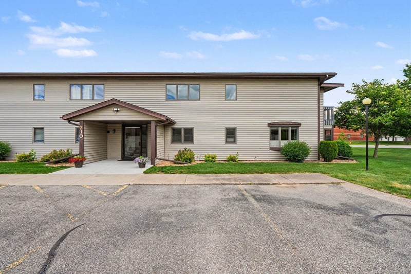 210 Sargent Dr #101, Red Wing, MN 55066