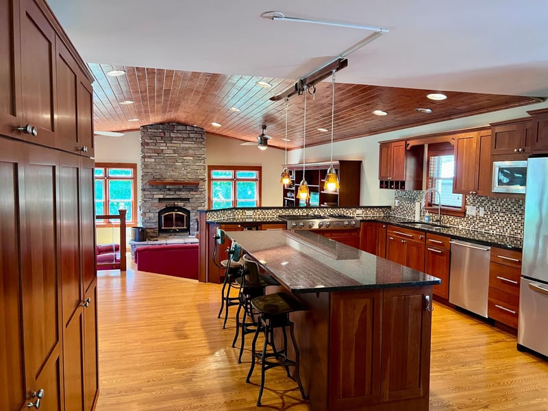 7251 Mill Rd, Centerville, MN 55038