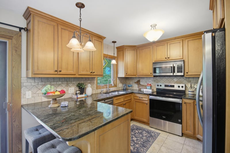 323 7th St SW, Eyota, MN 55934
