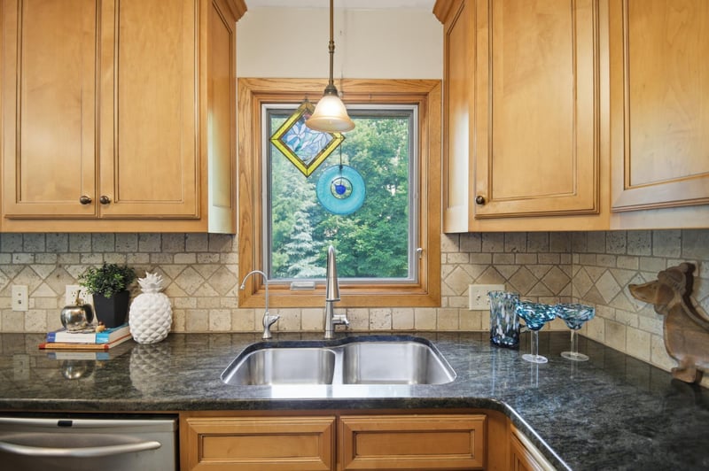 323 7th St SW, Eyota, MN 55934