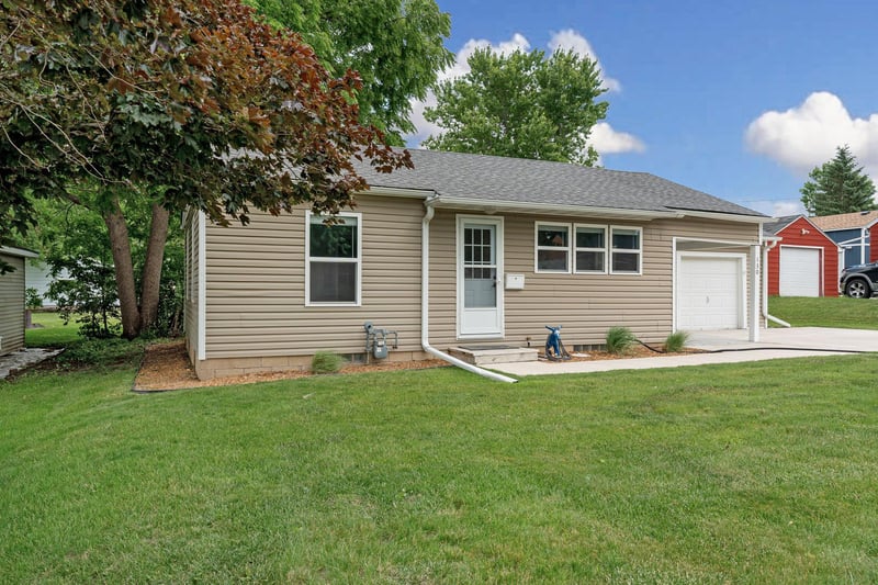 130 16th St NE, Owatonna, MN 55060