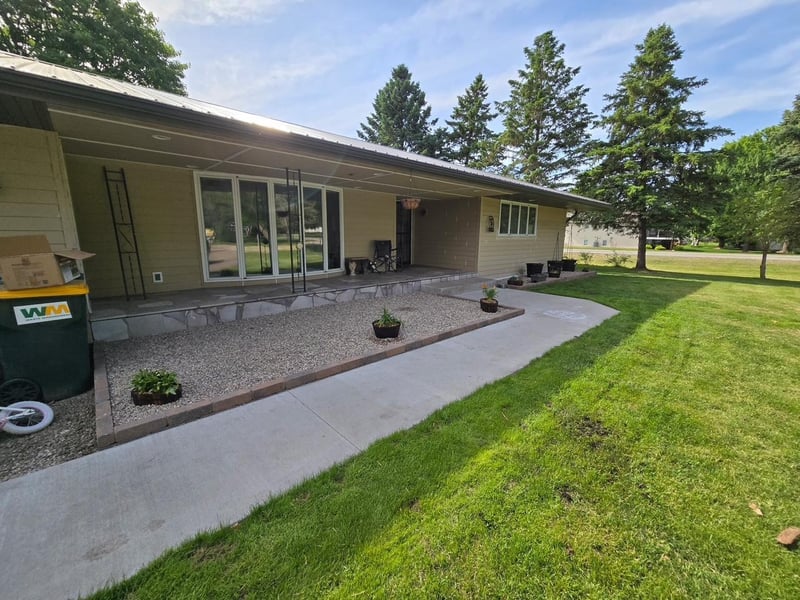 427 Lori Ln, Litchfield, MN 55355