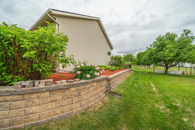 969 32nd St S, Moorhead, MN 56560