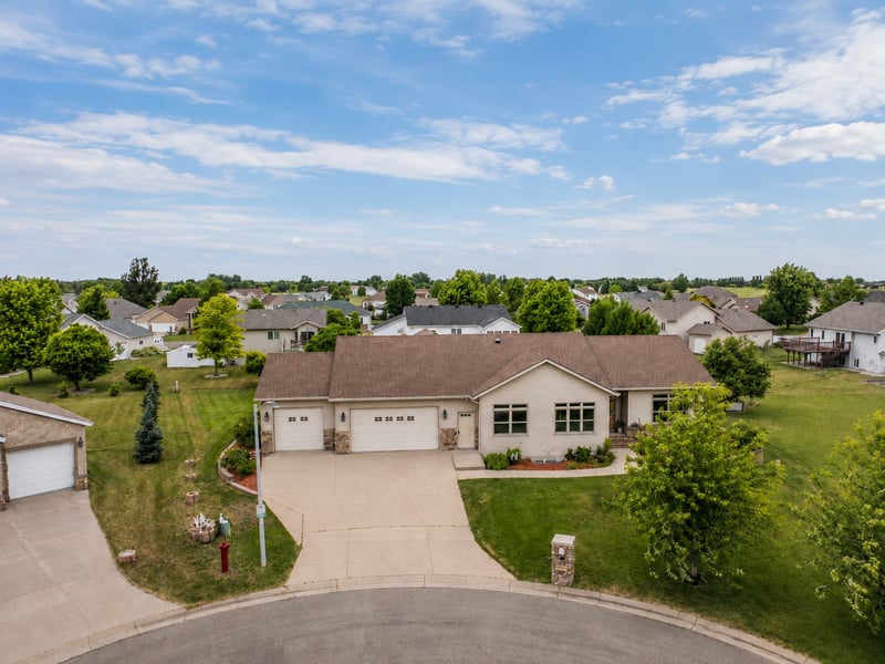 969 32nd St S, Moorhead, MN 56560