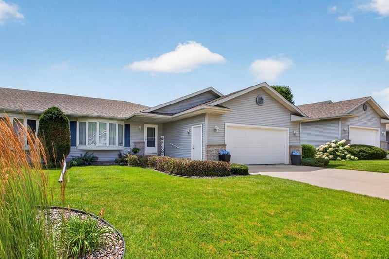 4514 Meadow Lakes Dr NW, Rochester, MN 55901