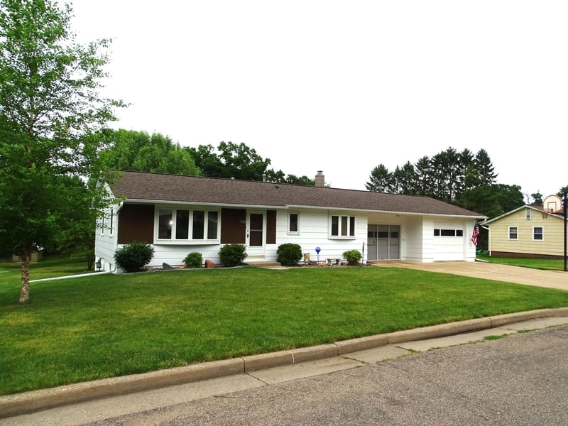 922 Auth St, Durand, WI 54736