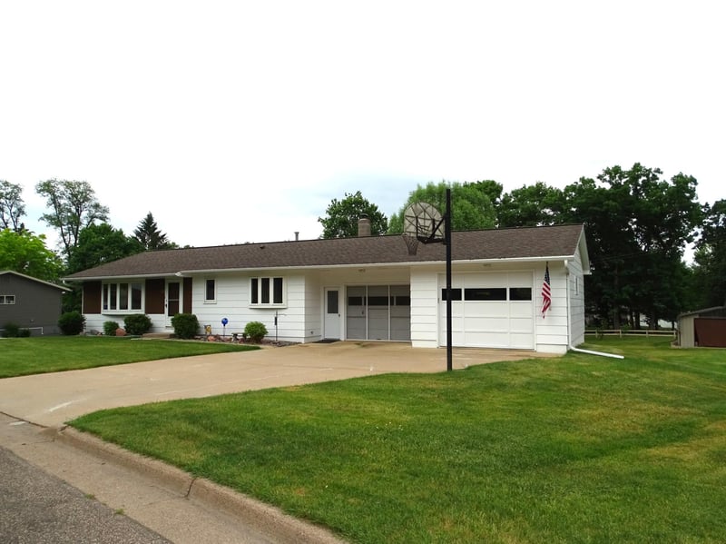 922 Auth St, Durand, WI 54736