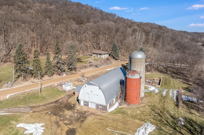 48050 Old River Bluff Rd, Saint Peter, MN 56082
