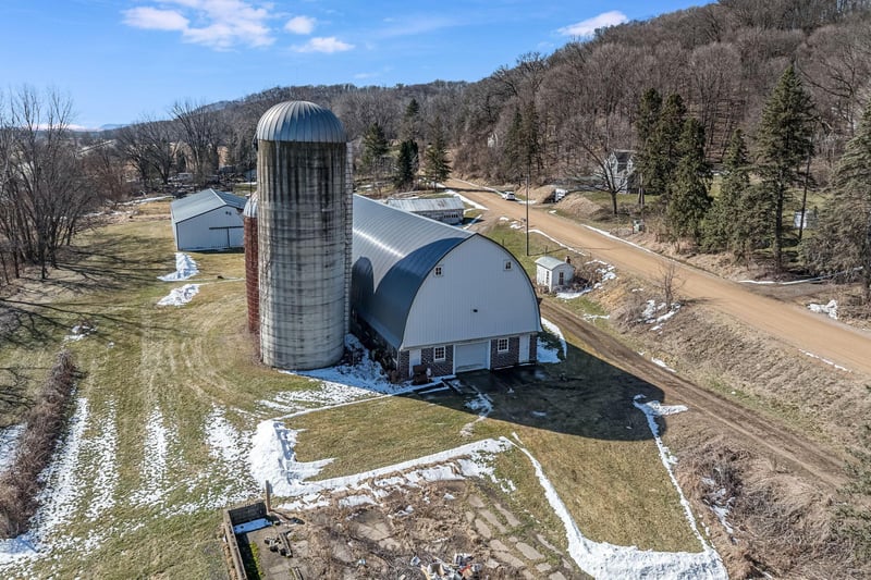 48050 Old River Bluff Rd, Saint Peter, MN 56082