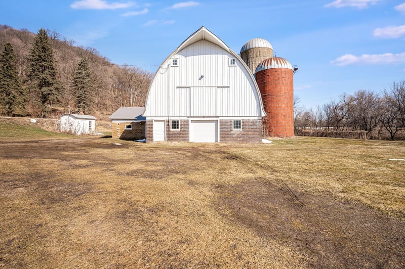 48050 Old River Bluff Rd, Saint Peter, MN 56082