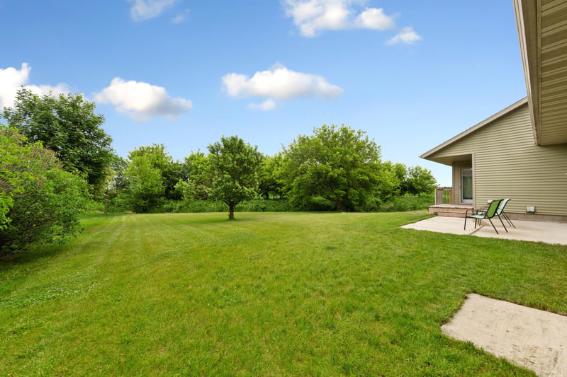 1555 Greenleaf Rd, Owatonna, MN 55060