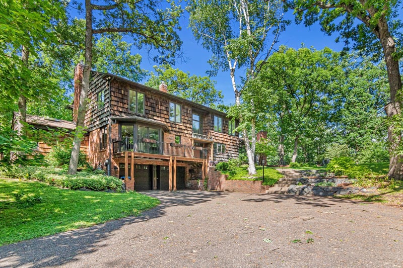2 Crocus Ln, North Oaks, MN 55127