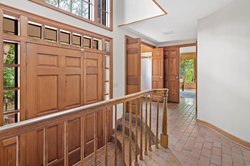 2 Crocus Ln, North Oaks, MN 55127