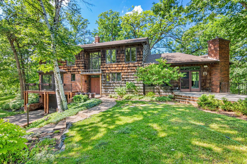2 Crocus Ln, North Oaks, MN 55127