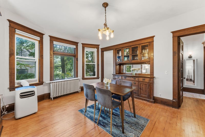 129 Arthur Ave SE, Minneapolis, MN 55414