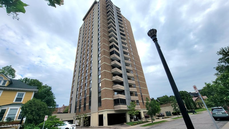 410 Groveland Ave #202, Minneapolis, MN 55403