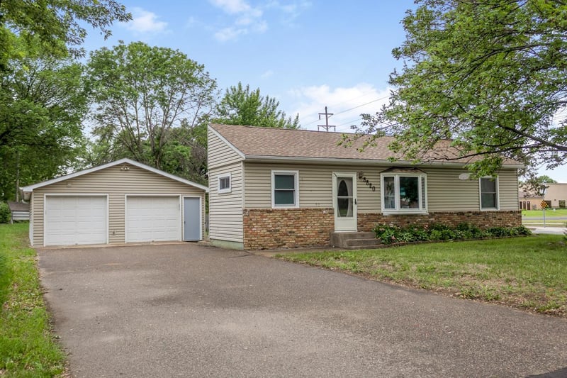 8820 Monroe St NE, Blaine, MN 55434