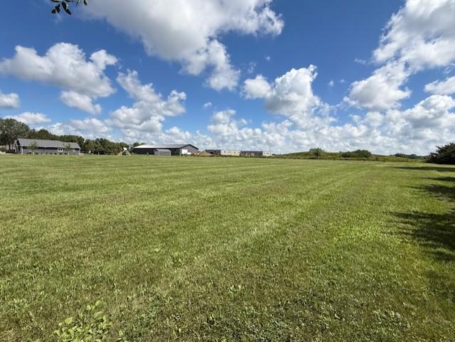 2925 Matthew Dr, Windom, MN 56101