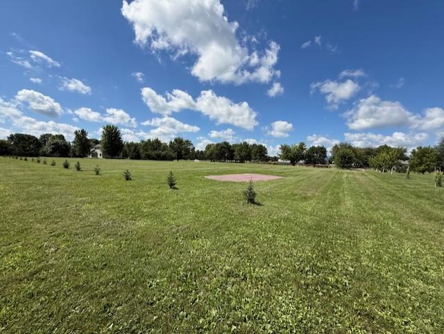 2925 Matthew Dr, Windom, MN 56101