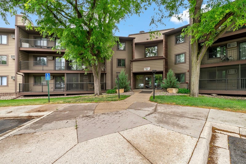 7301 W 101st St #210, Bloomington, MN 55438