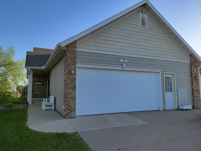 370 Pike Ct, Winsted, MN 55395