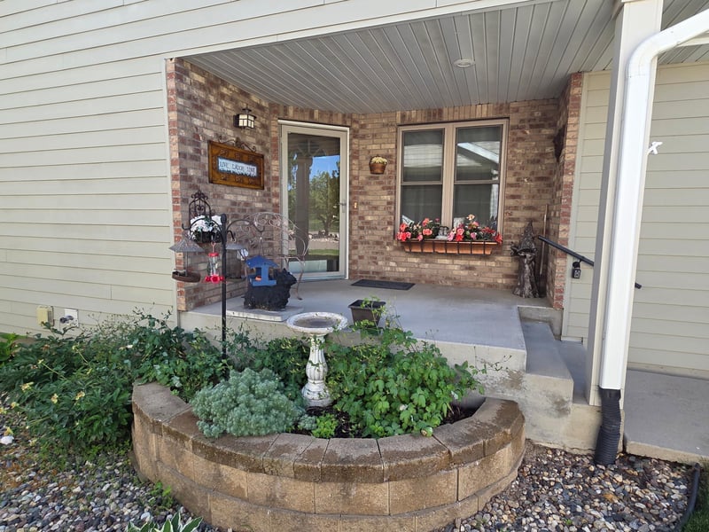 370 Pike Ct, Winsted, MN 55395
