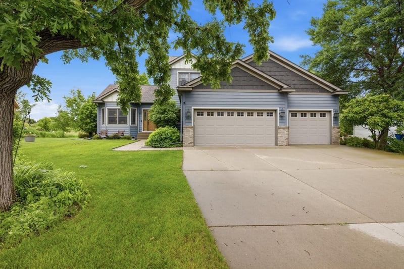 1124 Garden Brook Dr, Sauk Rapids, MN 56379