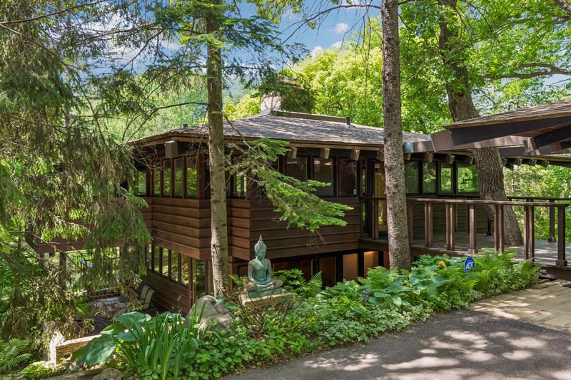 3530 Ridgewood Rd, Arden Hills, MN 55112