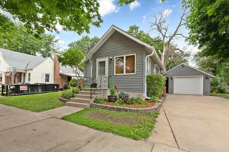 24 12th St NW, Faribault, MN 55021