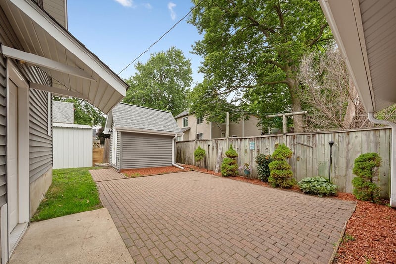 24 12th St NW, Faribault, MN 55021