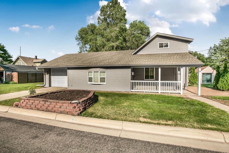 20 2nd Ave SE, Saint Joseph, MN 56374