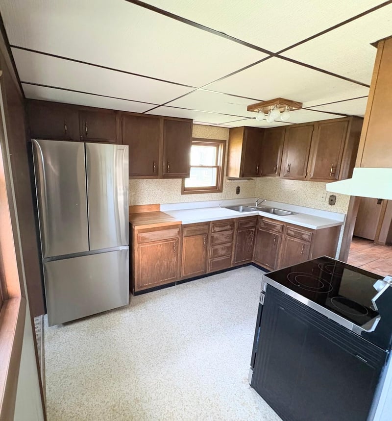 616 2nd St NW, Chisholm, MN 55719