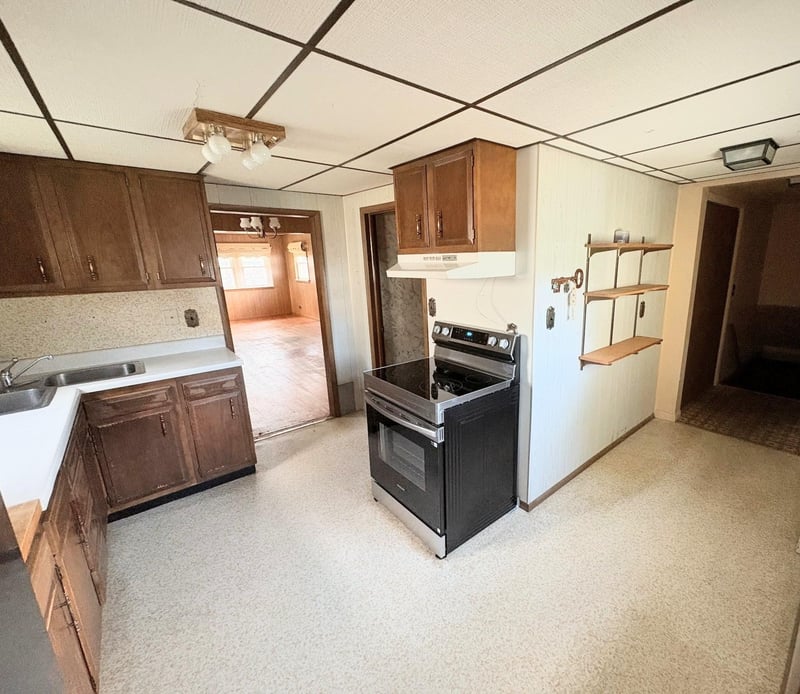 616 2nd St NW, Chisholm, MN 55719