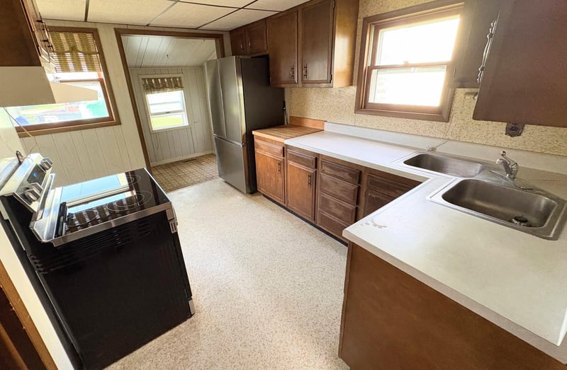 616 2nd St NW, Chisholm, MN 55719