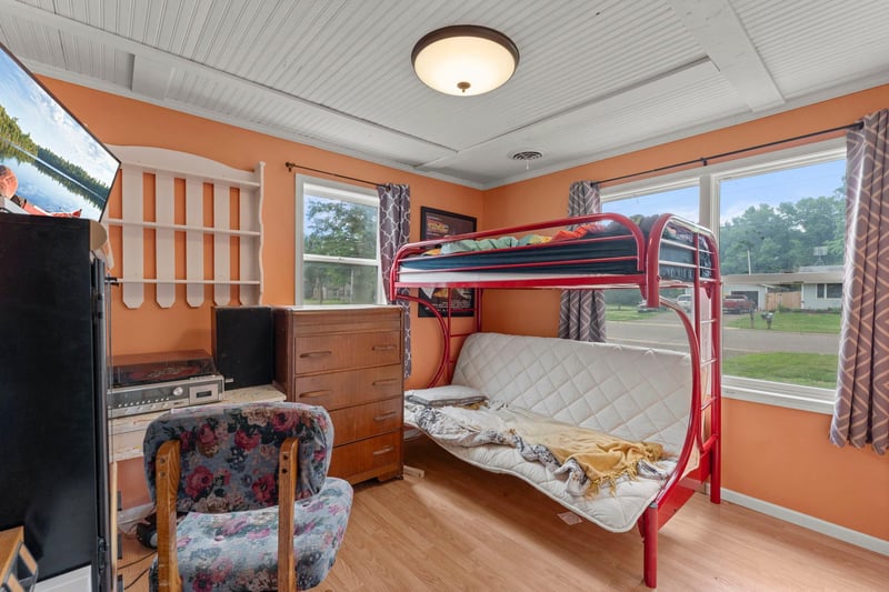 918 Maple Ave E, Mora, MN 55051