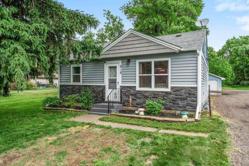 918 Maple Ave E, Mora, MN 55051