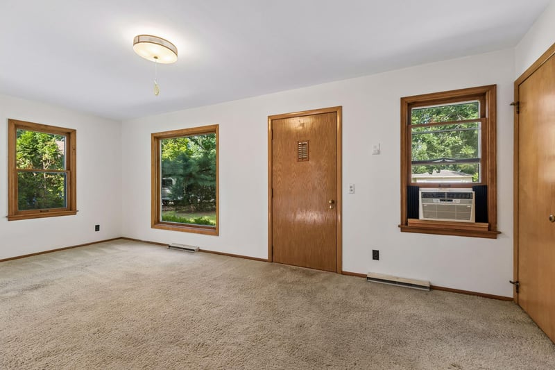 8080 Groveland Rd, Mounds View, MN 55112