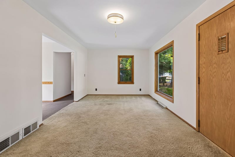 8080 Groveland Rd, Mounds View, MN 55112