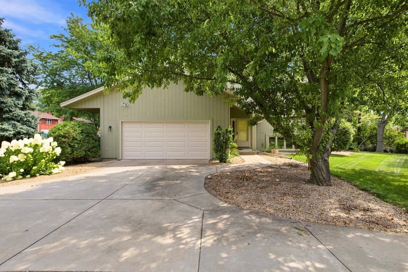 10277 Tarn Cir, Eden Prairie, MN 55347