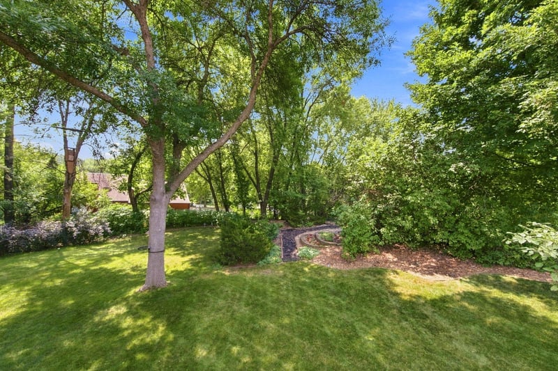 10277 Tarn Cir, Eden Prairie, MN 55347