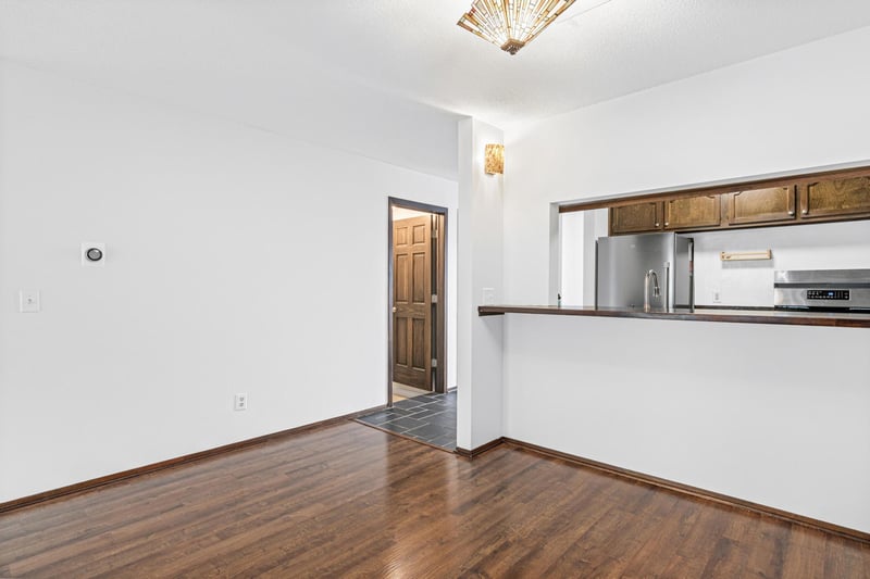 6052 Golden Valley Rd, Golden Valley, MN 55422