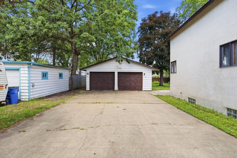 1218 4th St NW, Elk River, MN 55330