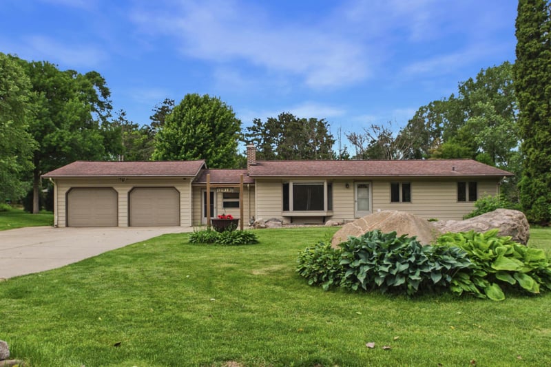 2918 Oakland Rd, Hopkins, MN 55305